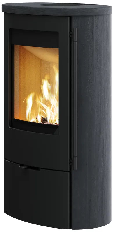Lotus houtkachel met zwart stalen front, groot glas en donkere natuursteen bekleding voor sfeervolle houtverwarming en efficiënte warmte in huis